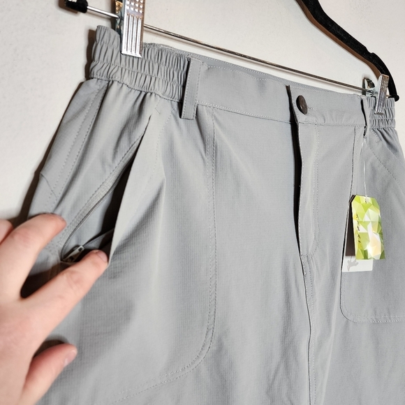 NWT Libin skort. Stretch waist. Pockets. Women's size Large. Upf 50+. Waterproof - Picture 11 of 16